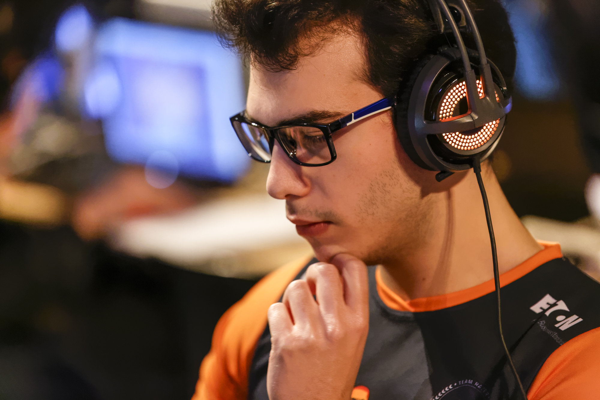 EyeBlue: preventing the premature aging of the eyes