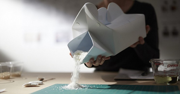 The Night Loo, a Foldable, Portable Toilet for Women in Refugee Camps