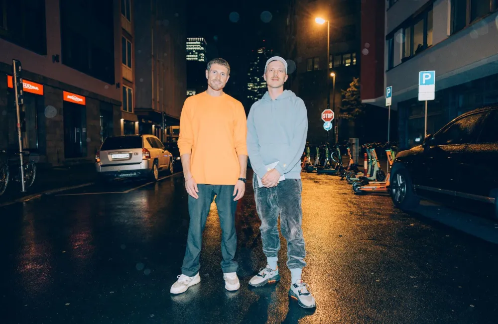 Felix Egle (left) and Moritz Ahlert (right) in the Bahnhofsviertel in 2025. Photo credit: Ben Kuhlmann / WDC 2026