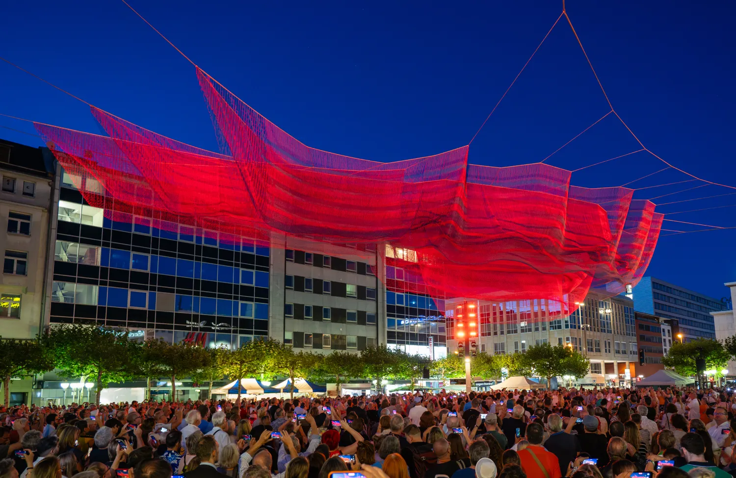 Sky Full of Hope at the Konstablerwache plaza. Photo credit: Holger Menzel